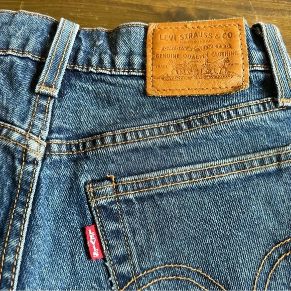 Levi’s Cut Off Denim Jean Shorts - Picture 3 of 8